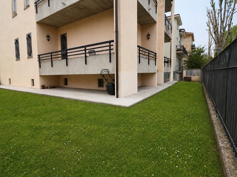 Fidenza - Via Fabio Filzi  Ampio appartamento con terrazza e doppi servizi