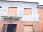 Caorso porzione di casa con giardino