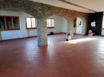 Ampio Negozio Fronte Emilia