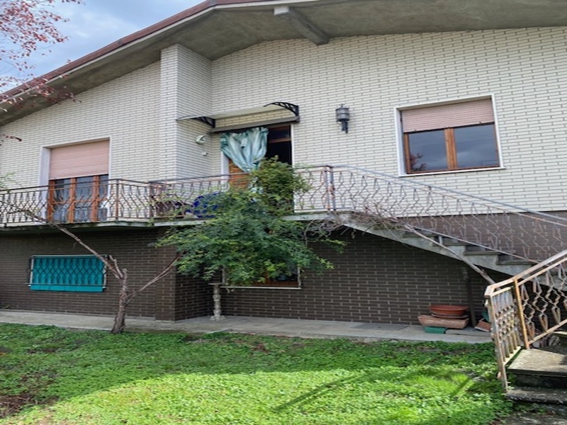 Casa Indipendente Con Ampio Giardino