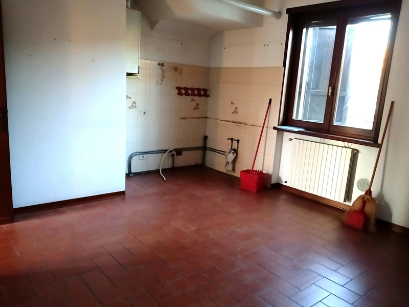 Caorso Porzione di Bifamiliare con Garage Doppio e Giardinetto