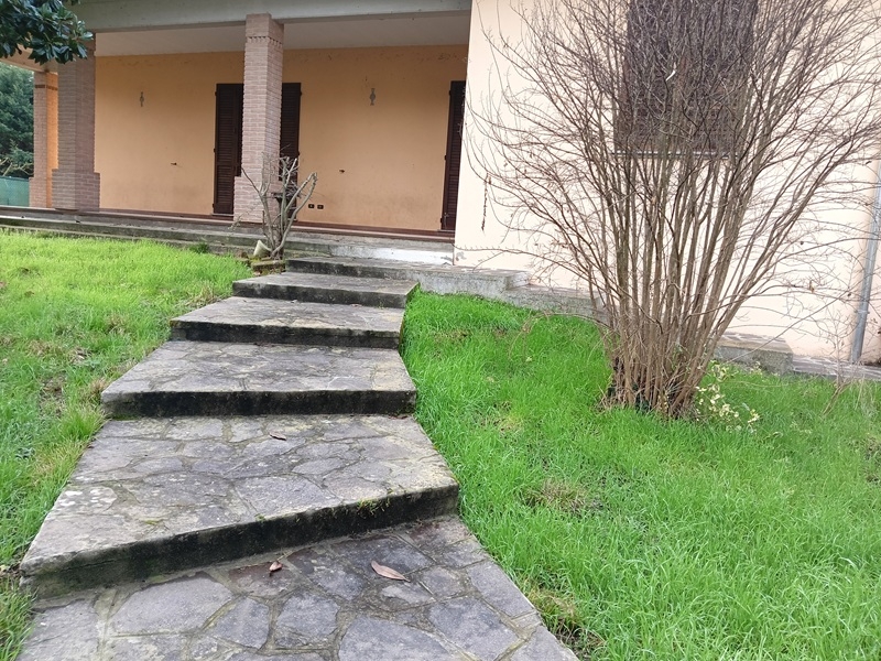 ALSENO - CASA INDIPENDENTE CON 900 MQ DI GIARDINO