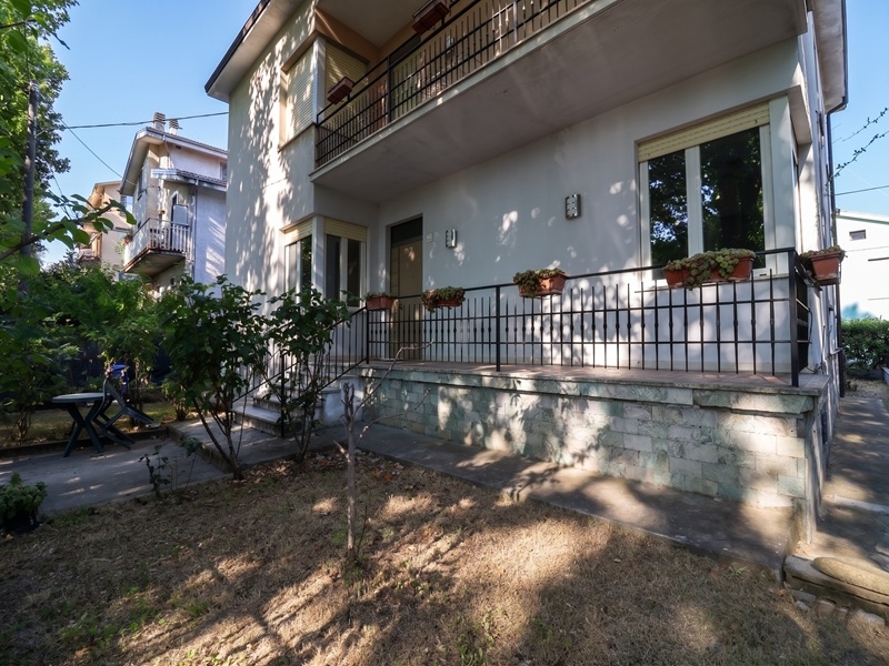 Medesano bilocale con garage completamente ristrutturato